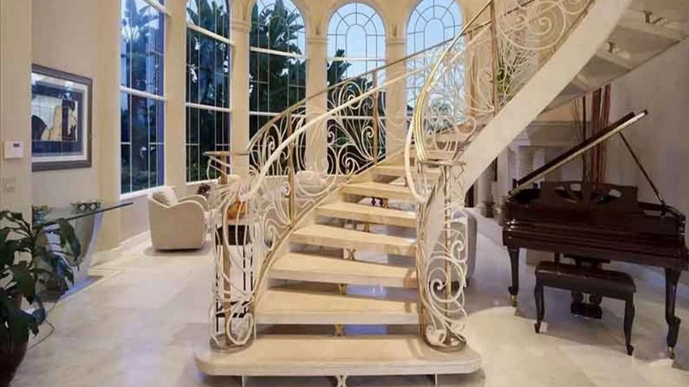 Features of stone round stairs Features of stone round stairs